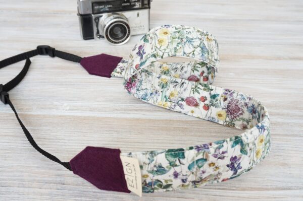 Liberty wild flowers camera strap felt end (3) 80% Camera strap made with floral fabric in spring colours