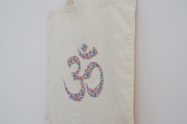 Regular tote bag with Liberty floral OM print (6) OM Canvas Tote Bag